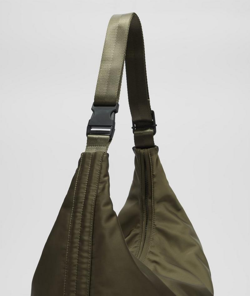 Liebeskind Nylon Hobo L - Olivgrün