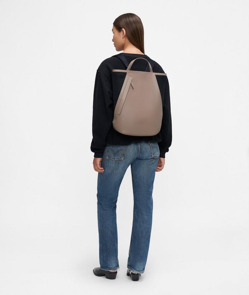 Liebeskind Oval Backpack L - Cognac
